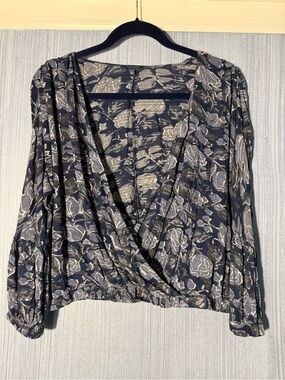 Lucky Brand Floral Surplice Blouse in Blue, Black, & white Size Large